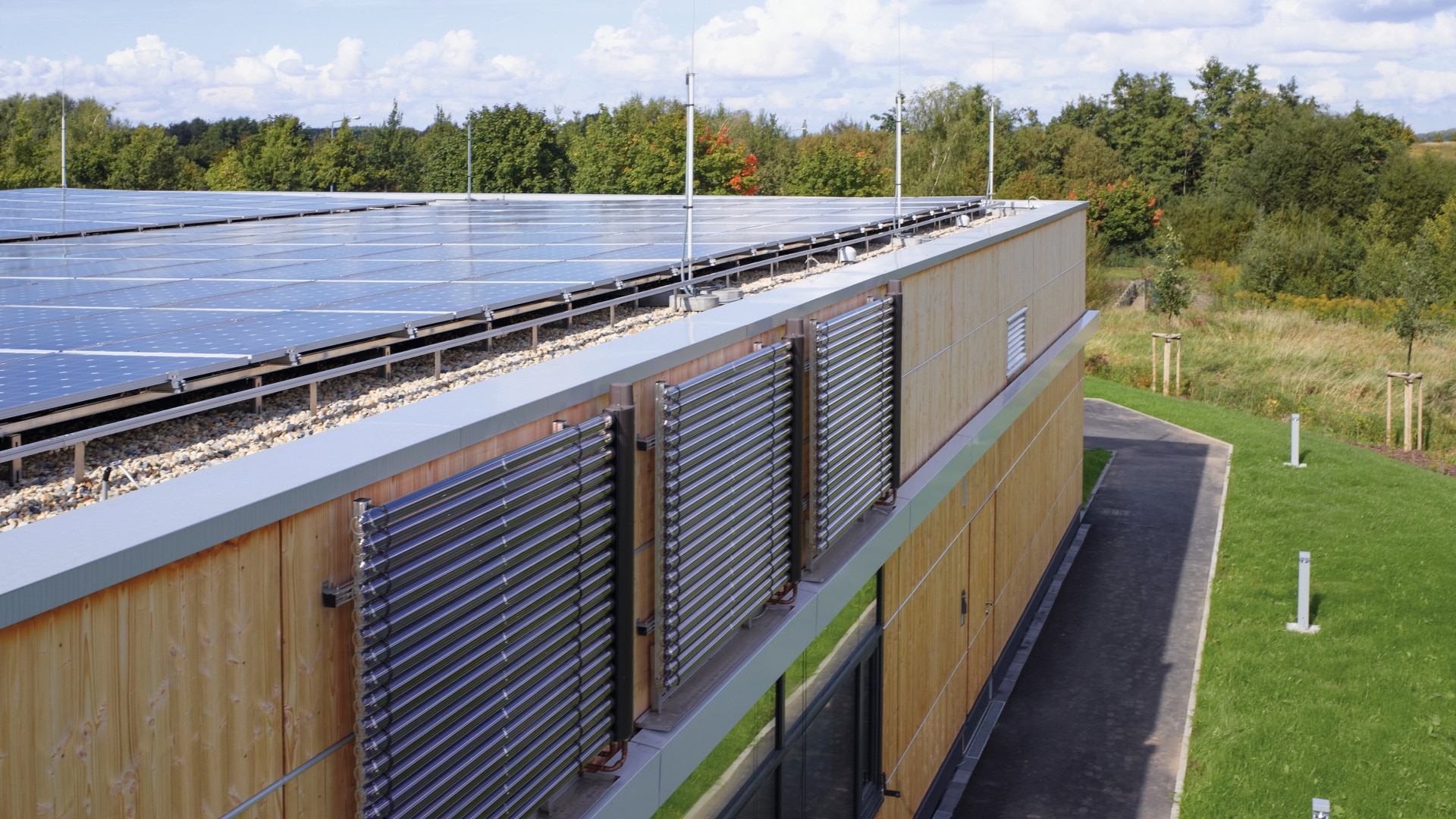 Bevæger sig ikke Mening punkt Solvarmeanlæg: strøm og solvarme | Viessmann DK